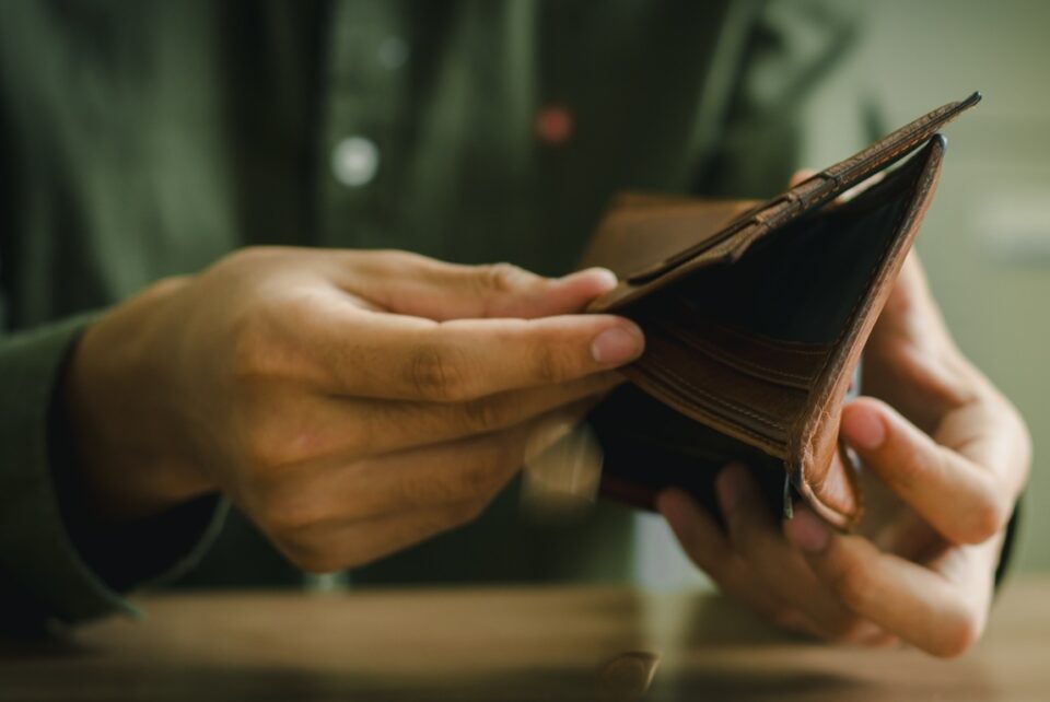 Afbeelding portemonnee geld armoede bewerkt-fce4c139-9334-468a-a5be-17c2104898c9.jpg